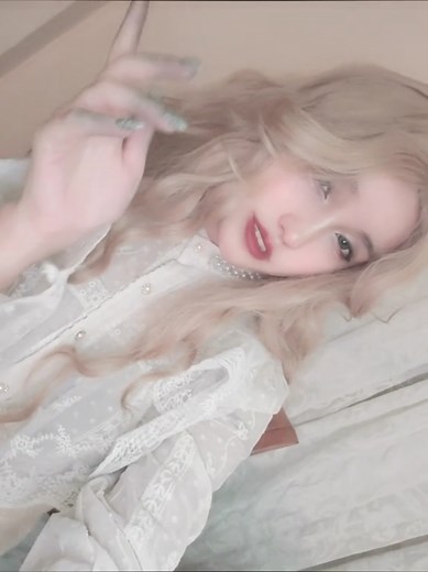 Female Luka: An Alien Stage Cosplay