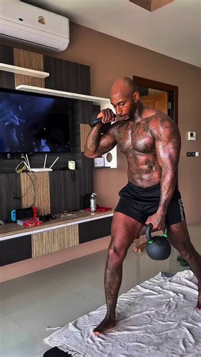 Most people skip uneven training… that’s why they stay weak. This split squat to press makes your body stabilize under pressure. One side loaded one side moving.