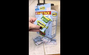 Watch REVIEW Mott's Fruit Flavored Snacks Pouches on Amazon Live