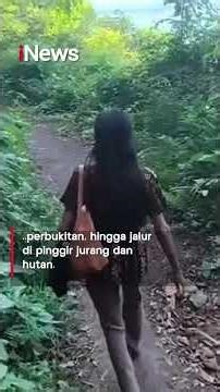 Digaji Rp150 Ribu Sebulan, Guru Ini Tetap Jalan Kaki Lewati Jalur Ekstrem demi Mengajar