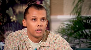 60K views · 296 reactions | Wat zou Stromae tegen zijn jongere zelf zeggen? Bekijk het volledige interview over zijn nieuwe album 'Multitude' op VRT NU: bit.ly/ITVStromae | Studio Brussel | Facebook