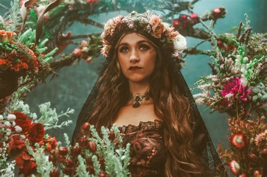 Sierra Ferrell To Drop 'Trail Of Flowers: Deluxe Edition'