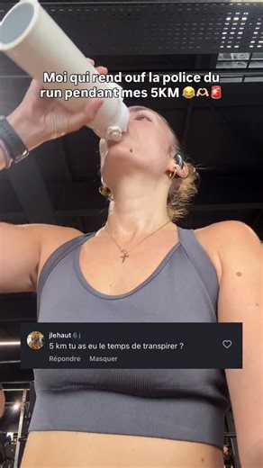 Lequeene 💁🏼‍♀️｜Fitness & Lifestyle on Instagram: "Depuis que j’ai commencé à courir Albert Running m’a fait comprendre que : - j’avais pas le droit de boire en dessous de 10km - que si je fais pas 5km en moins de 30mn, je marche - que si je transpire en 30mn c’est bizarre - que… BLA-BLA-BLA Merci pour les conseils, je vais en prendre aucun et écouter mon corps 😂 Les conseils bienveillants pour améliorer mon BPM, ma foulée etc je prends 🫶🏻 Par contre les conseils hautains et méprisants ça dé