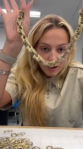 16K views · 5.6K reactions | Homemade upcycled chain  by @annamo.1 . This amazing artist shows you how to make a stylish chain from soda can tabs!! Upcycled fashion is the future!! What do you think??? . . . #jewelry #jewelrydesign #jewelrygram #jewelrymaking #jewelrylover #upcyclingfashion #upcycling #upcyclersofinstagram #sustainable #sustainablefashion #goldchains #diyprojects | Custom WearHouse | Facebook