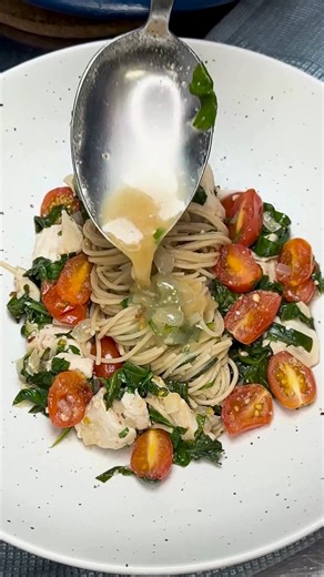 Elevate your next pasta night with this easy-to-make Garlic Chicken Angel Hair dish 😋🍝 Our recipe makes 2 servings to share or save for later! Ingredients: - 1 cup whole wheat angel hair pasta, cooked - 3 cups baby spinach - 3/4 cups cherry tomatoes, halved - 1 Tbsp olive oil - 1/4 cup onion, finely chopped - 12 oz. chicken breast - 2 cloves garlic, minced - 1/4 tsp red pepper flakes - 1/3 cup chicken broth - Sea salt and pepper to taste Directions: - In a medium saucepan cook 2 oz. pasta as d