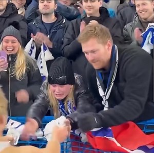 Ovako to funkcionira u normalnim i sređenim državama Europe. 🇩🇰 Na kraju utakmice dobiješ dres omiljenog kluba i igrača, al svejedno ga moraš platit. 🤪 | Nogometne Ikone