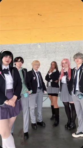 Whats your favorite Alienstage ship? Luka: @izumifura, Ivan: @nao2.1, Sua: @professional_human_being, Hyuna: @lazyluu_, Mizi: @_eri.na Till: @cosmiplay #anime #alienstage #cosplay #alienstagecosplay #mizi #ivantill #mizisua #hyuna | Cosmiplay