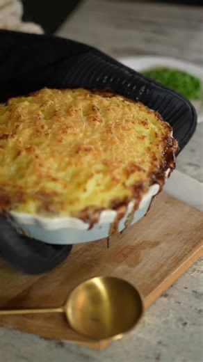 Sausage, Onion Gravy and Mash Pie Although Christmas is fast approaching, we still need to get dinner on the table — and even the most festive among us don’t want to be eating Christmas food for the next three weeks. This sausage and mash pie might be just the inspiration you need. Sausages are cooked in a rich red wine and onion gravy, then topped with fluffy mashed potatoes and finished with a golden, cheesy topping. All the comfort of sausage and mash, just taken to the next level. This is a 