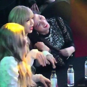 204K views · 10K reactions | the iconic song. jennie's soloooooo~ | JenLisa ZONE | Facebook