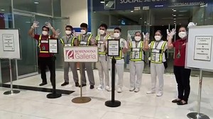 12K views · 415 reactions | #RobinsonsMallsAdvisory: We value your health and safety! We are keeping our mall safe and clean! Our sanitation team is deployed to clean all public points - including railings, elevators and escalators, door handles and toilets every hour. | Robinsons Galleria | Facebook