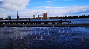 This is the new fountain on the Waterfront in Woolwich, its just lovely to watch or as you can see cycle through 😁 Mike | Woolwich (Community Page)