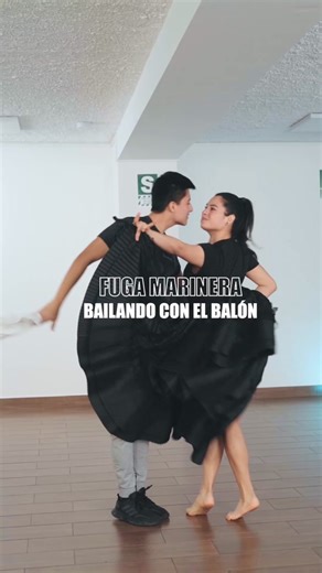 Marinera Norteña: Parejas Bailando con Amor
