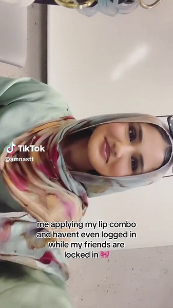 Fun Lip Combo Application for a Stress-Free Day