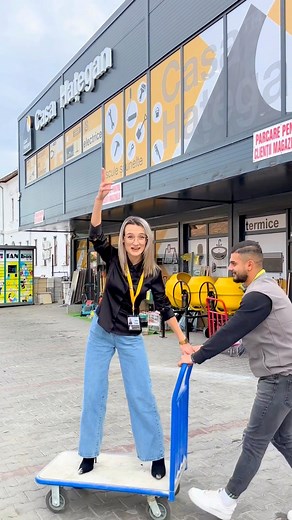 Așa intrăm noi în weekend, cu râsete, voie bună 😆 dar și cu promoții pentru voi, bineînțeles!🤝🏻 #blackfriday | Casa Hategan