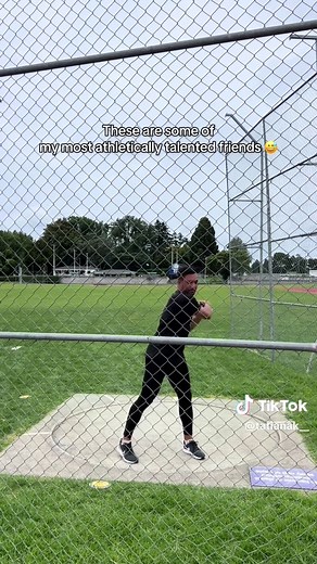 The pure elegance of my pals ✨🧚🏽‍♀️ Who wants to see Brookie do hurdles next? @#1NEWJEANSFAN @Brooke Somerfield #trackandfield #athletics #discus #hurdles #sprinter