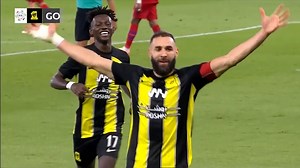 🌟 Karim Benzema made history with his first-ever hat trick in Saudi Arabia, sparking Al-Ittihad to a sensational 4-2 victory after parting ways with manager Nuno Espirito Santo. The Tigers end a 5-game winless streak with a stellar performance led by Benzema's brilliance, including an impressive hat trick and an assist. 🎩🇸🇦 #Benzema #AlIttihad #SaudiProLeague | Marca in English