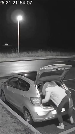 safaridiary on Instagram: "In 2018, a New Jersey woman named Kate McClure ran out of gas late at night on a highway. A homeless veteran, Johnny Bobbitt Jr., saw her stranded and used his last $20 to buy her fuel so she could get home safely. He didn't ask for anything in return-he just wanted to make sure she wasn't in danger. Deeply moved, Kate and her partner started a fundraiser to help Johnny rebuild his life. The story went viral, and thousands of people donated. Although later events aroun