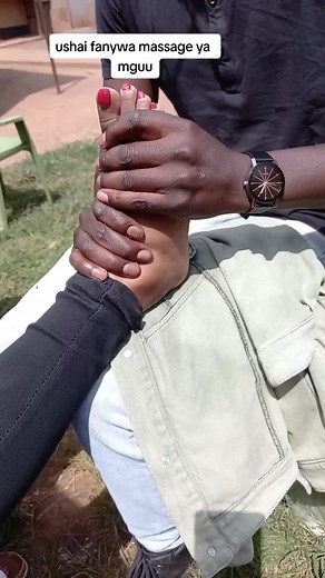 African Massage Therapy by a Chronixx Lookalike | 4 Hands Massage