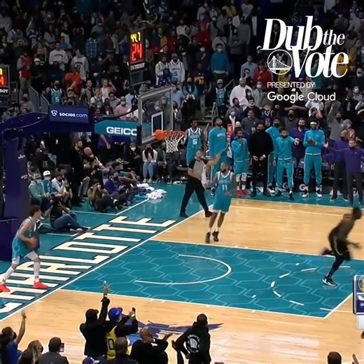 Blink if you dare. Draymond is too quick with these fake handoffs. ⚡️ Warriors.com/vote | Golden State Warriors