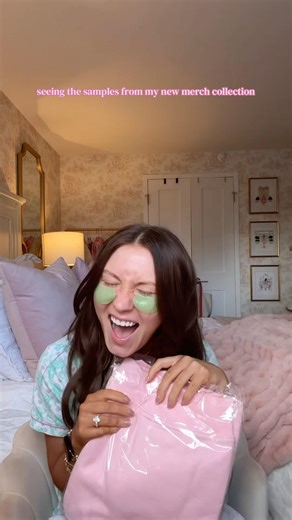 Unboxing my new MERCH!! 🎀🪽| #laurennorris #unboxing #girlygirl #merch