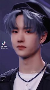 Wang yibo_Uniq💚 | SI NOBU