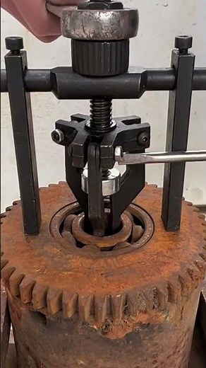 How to Use an Internal Puller to Remove a Stuck Bearing