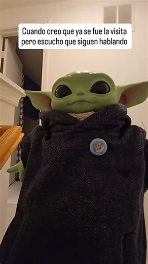 Yodabeibi (USA) | Saliendo del cuarto. Baby Yoda sale de su cuarto pensando que ya se fue la visita. #babyyoda #grogu #visita #cuarto #risas #divertido | Instagram