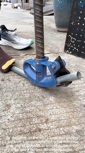 Learn to use a HEAVY duty pipe bender for your DIY projects 🏗️✨