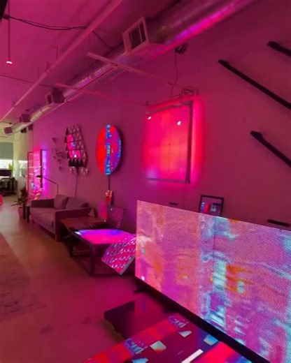 94 reactions | repost @aaronalden Very wonderful surprise to see my work on alllllllll the LEDs at the @_5ten_ showroom last weekend for Brooklyn Navy Yard Design Day. I sent them some files a year ago to explore some LED panel ideas but didn’t know they had it ready to go. Boop boop boop ~ instant solo art show! Amazing. Thank you 5ten, more LED plans soon! #genart #generativeart #digitalabstract #abstractart #poweroflight @touchdesigner #interactiveart | TouchDesigner | Facebook