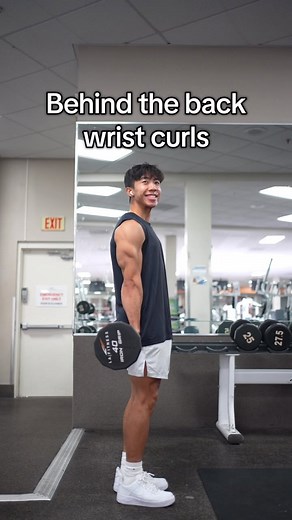 Tyler Pathradecha | Online Fitness Coach on Instagram: "If your goal is train your forearm flexors, instead of doing behind the wrist curls, I recommend using the cables and doing a unilateral pronated wrist curl. This way you can actually stretch the forearm flexors and get an overall larger range of motion."