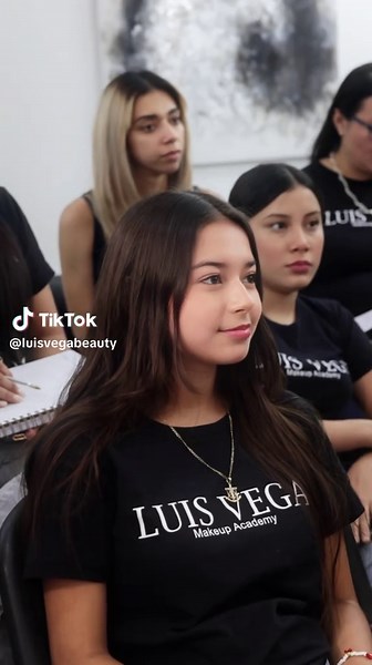 HD Makeup Techniques at Luis Vega Makeup Academy