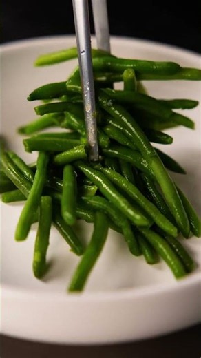 Eureden Foodservice Recipe - Green vegetable salad with stracciatella and gremolata