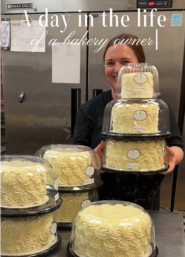 Bakery Life: Busy Week Prep & Cake Decorating