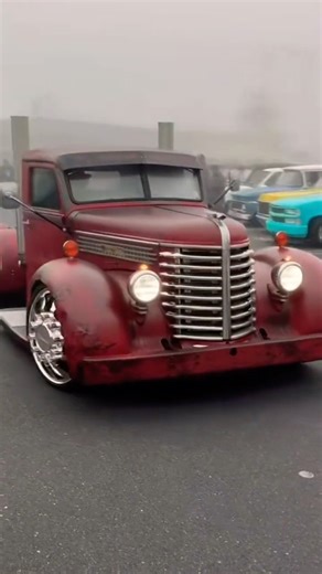 “Big Rig Sittin’ Low—Kustom Style”