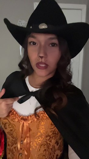 puss in boots🐈🗡️#halloween #pussinboots | Pussin The Boots Costume