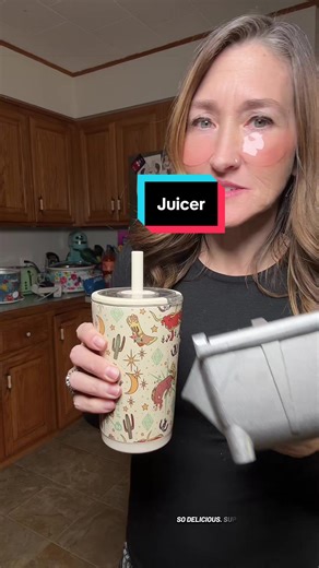 This juicer is so easy to use!! Homemade lemonade in about 10 minutes! What should I try to make next? #juicer #lemonade #homemadelemonade #juice