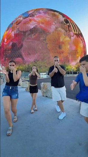 So mad that we didn’t get an apple 🍎 🤣🤣! #FamilyFun #dance #travel #vegas