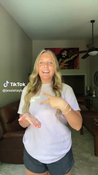 a semester of sign language paid off! #asl #signlanguage #jesuslovesyou #jesusisking #jesus #signlanguagechallenge #madeformore