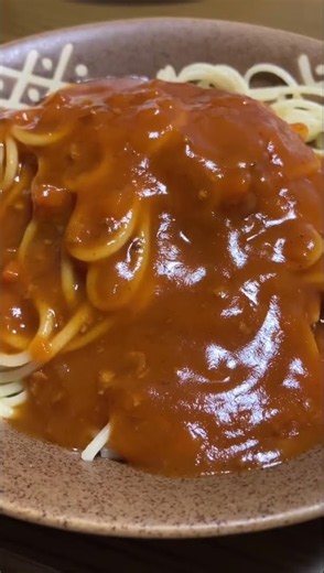 完熟トマトで作ったミートソースと乾パスタ