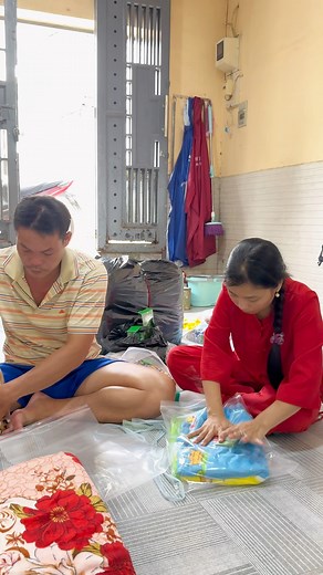 1.5M views · 63K reactions | Bà con miền Trung ơi cố lên nha , miền Nam không bỏ mặt bà con đâu , gì chúng ta là anh em một nhà ❤️ #angicungduoc | Ăn gì cũng được | Facebook