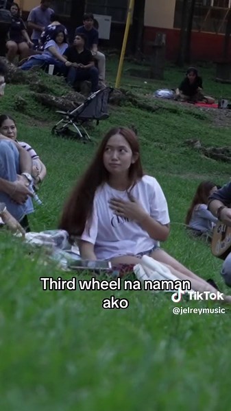 Singing to Random Strangers in Public - Third Wheel Funny Sounds