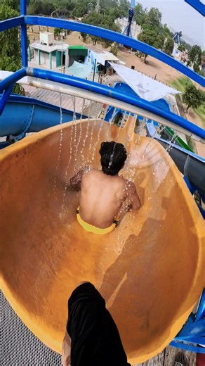 Fast Water Slide Chase