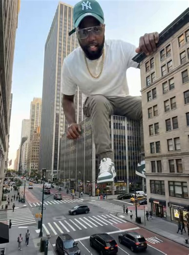 I asked this guy I’m texting to send me pics of him and this is one of the pics he sent 😭