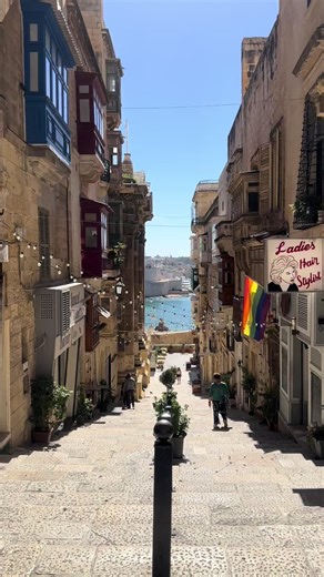マルタ島🇲🇹 3月でギリギリ海は入れなかったけど、最高の思い出だった🙂‍↕️ #malta #マルタ #ヨーロッパ旅行 #ヨーロッパ