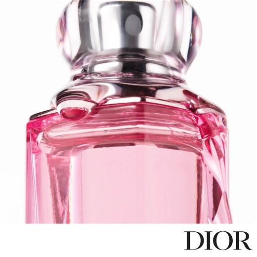 登入Dior官方網店 重新探索Dior美妝必備品，精選產品採用高級訂製時裝設計，更可透過獨家鐫刻服務為您的產品添上個人化點綴。 現凡於Dior官方美妍網店購物滿$600尊享全單免運費。 | Dior