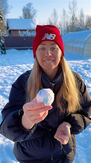 This snowball is a surprise🙈🤫