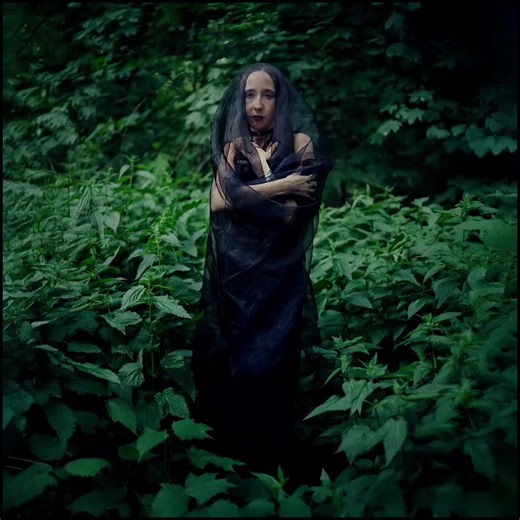 Mirage by @alienoremusic : EP Review Berlin-based French-British artist Aliénore has been slowly and deliberately conjuring her own musical universe, one woven from mist, myth, and the moonlit edge of emotion. Her 2023 debut EP Métamorphose introduced her as a voice of gothic elegance and ambient mystery. But now, with the forthcoming EP Mirage (released this November 7th, 2025, on digital and limited-edition cassette), she drenches the spell. Read more... #Article: https://illustratemagazine.co