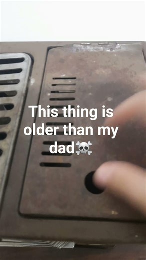 this oil heater is so old that it got rust and fire open automatically😭