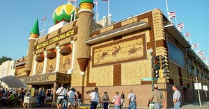 A Program About Unusual Buildings & Other Roadside Stuff