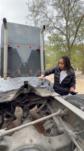 55K views · 1.7K reactions | greasing my fifth wheel ‍ what kind of grease do y’all use?  | Kiarye Nausjae | Facebook